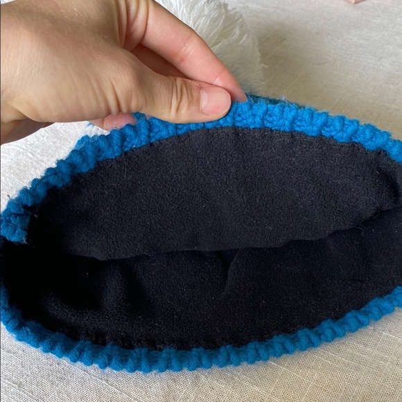 Iconic BIG WHITE Ski Resort Blue and White Knit Hat with Pom-Pom - Picture 5 of 6